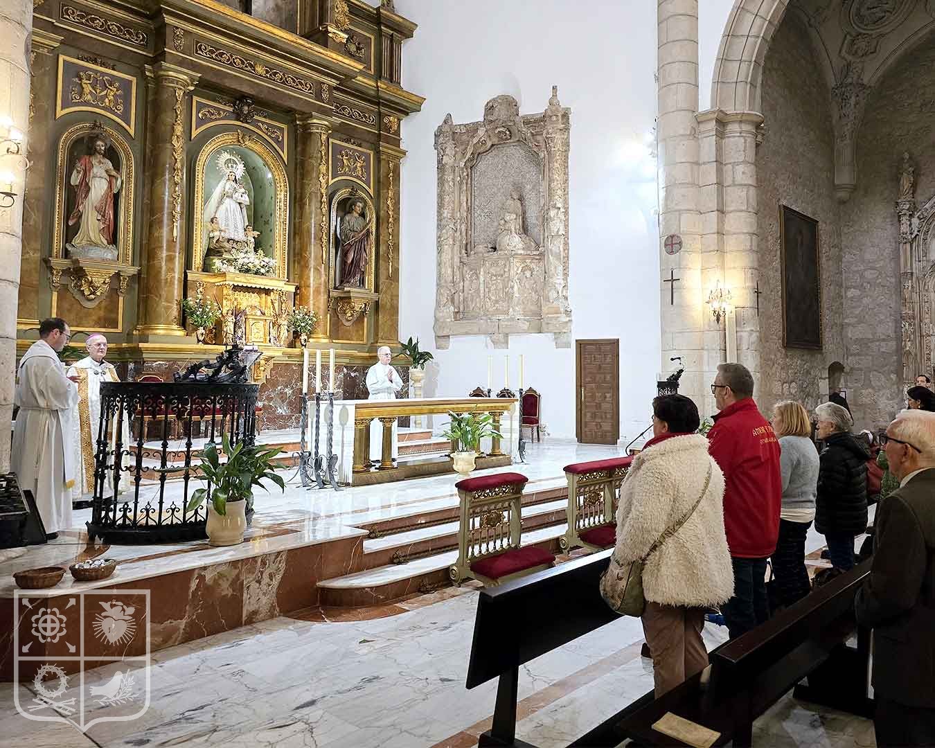 Esta mañana hemos participado en la Peregrinación Jubilar de la Parroquia de San Ginés.
Acompañando a nuestro Sr. Obispo D. Julián hasta la Concatedral de Santa María de la Fuente La Mayor para pedir por el Papa, celebrar la Santa Misa y obtener así la Indulgencia Plenaria en este Año Jubilar 2025: «Peregrinos de la Esperanza»
