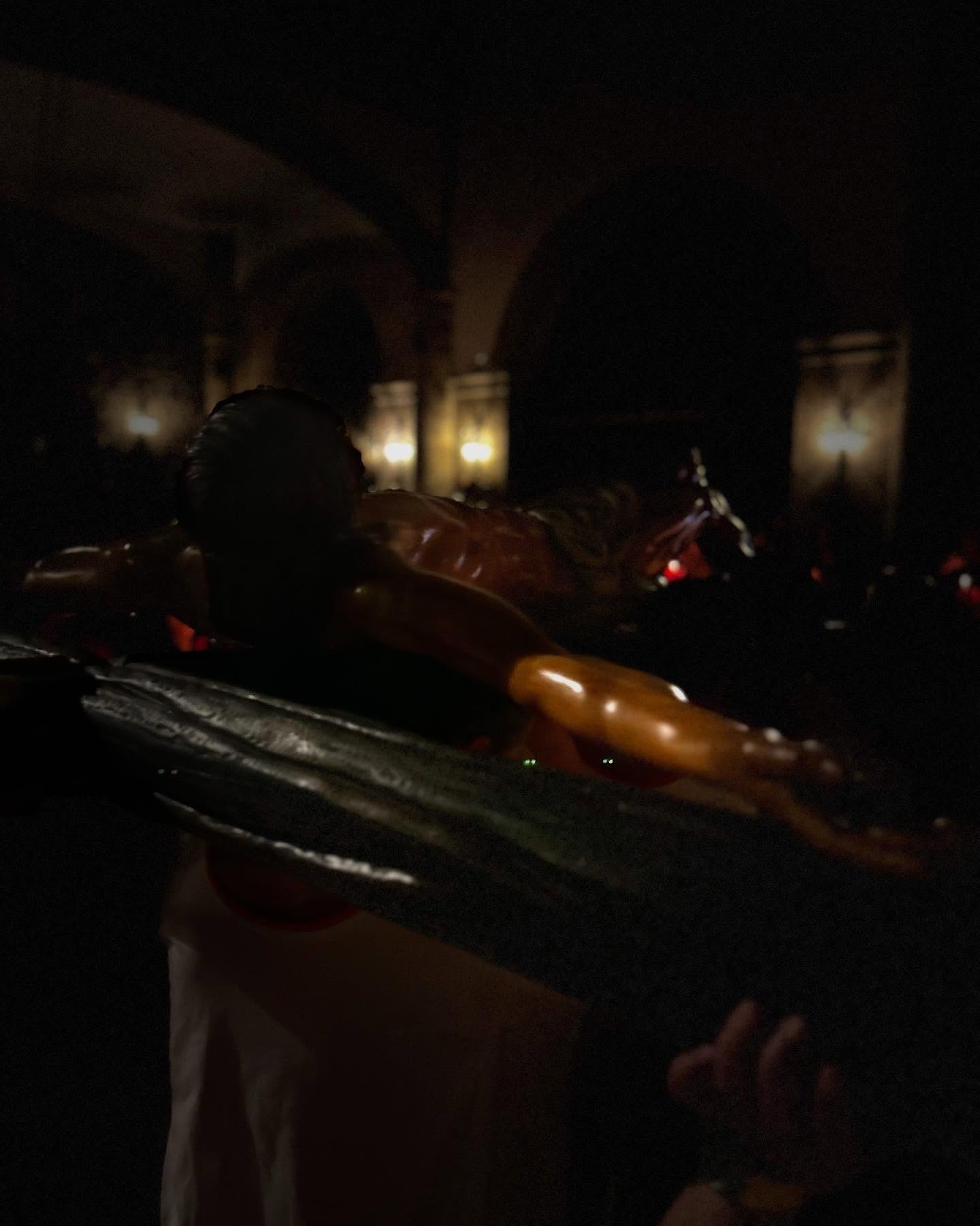 📷 Traslado de nuestro Sagrado Titular a su paso procesional
#amorypaz
#semanasanta2025