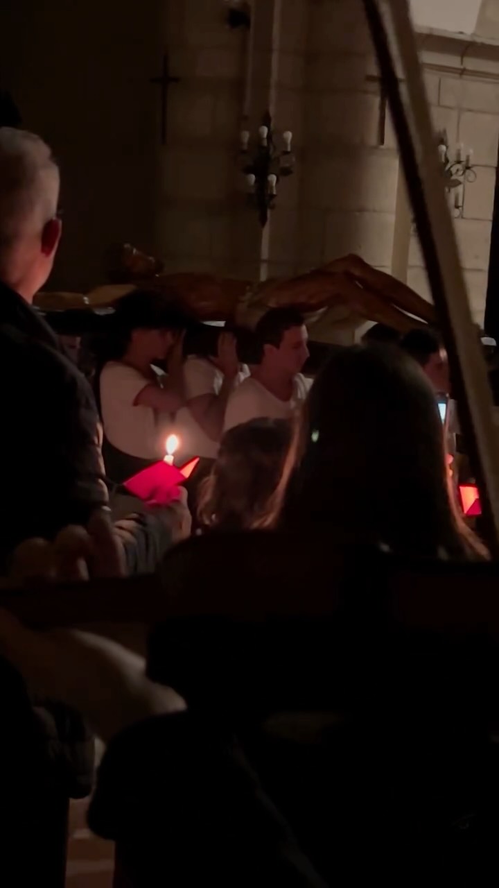 Traslado de nuestro sagrado Titular a su paso.

#hdadamorypaz 
#guadalajara
#semanasanta2026